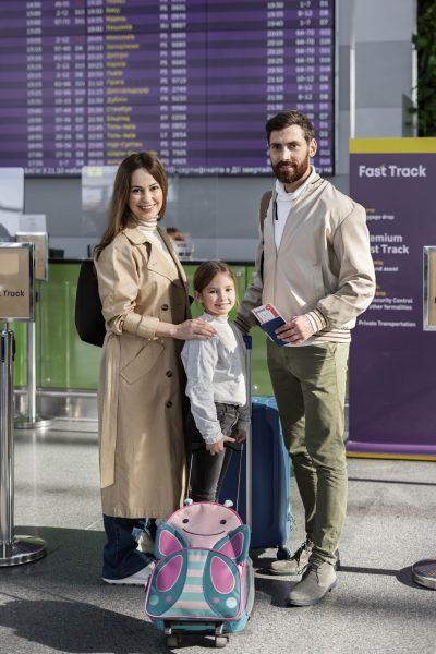 full-shot-smiley-family-with-baggage-min